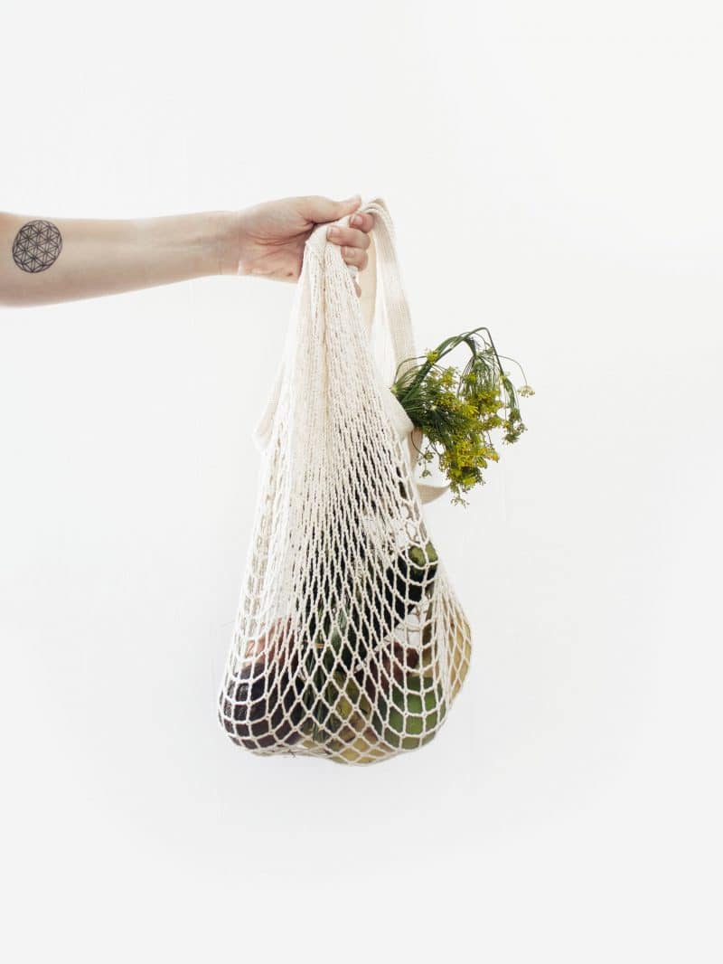 Zero Waste Veranschaulichung mit Gemüsenetzbeutel